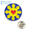 Fabricación a granel metal cromado plateado vitral broche pin arco iris esmalte amor personalizado en forma de corazón pin de solapa insignia